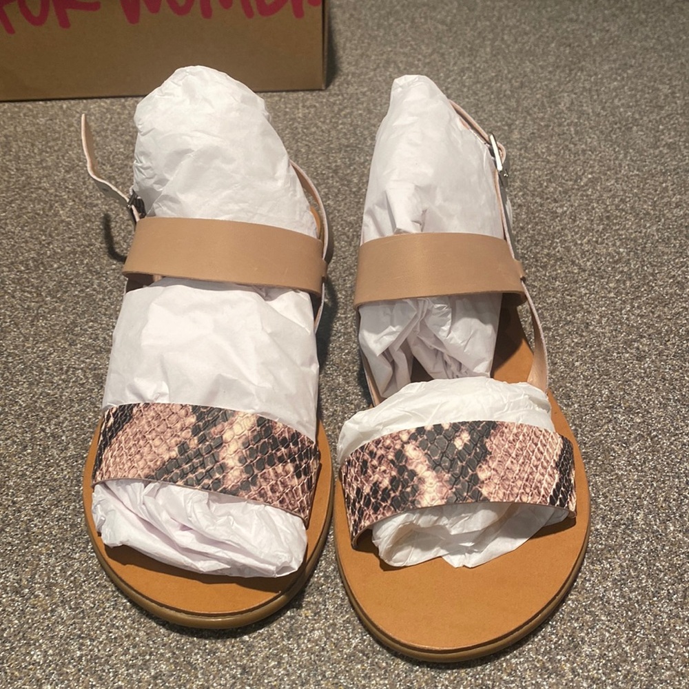 New in box Aqua sandals 6